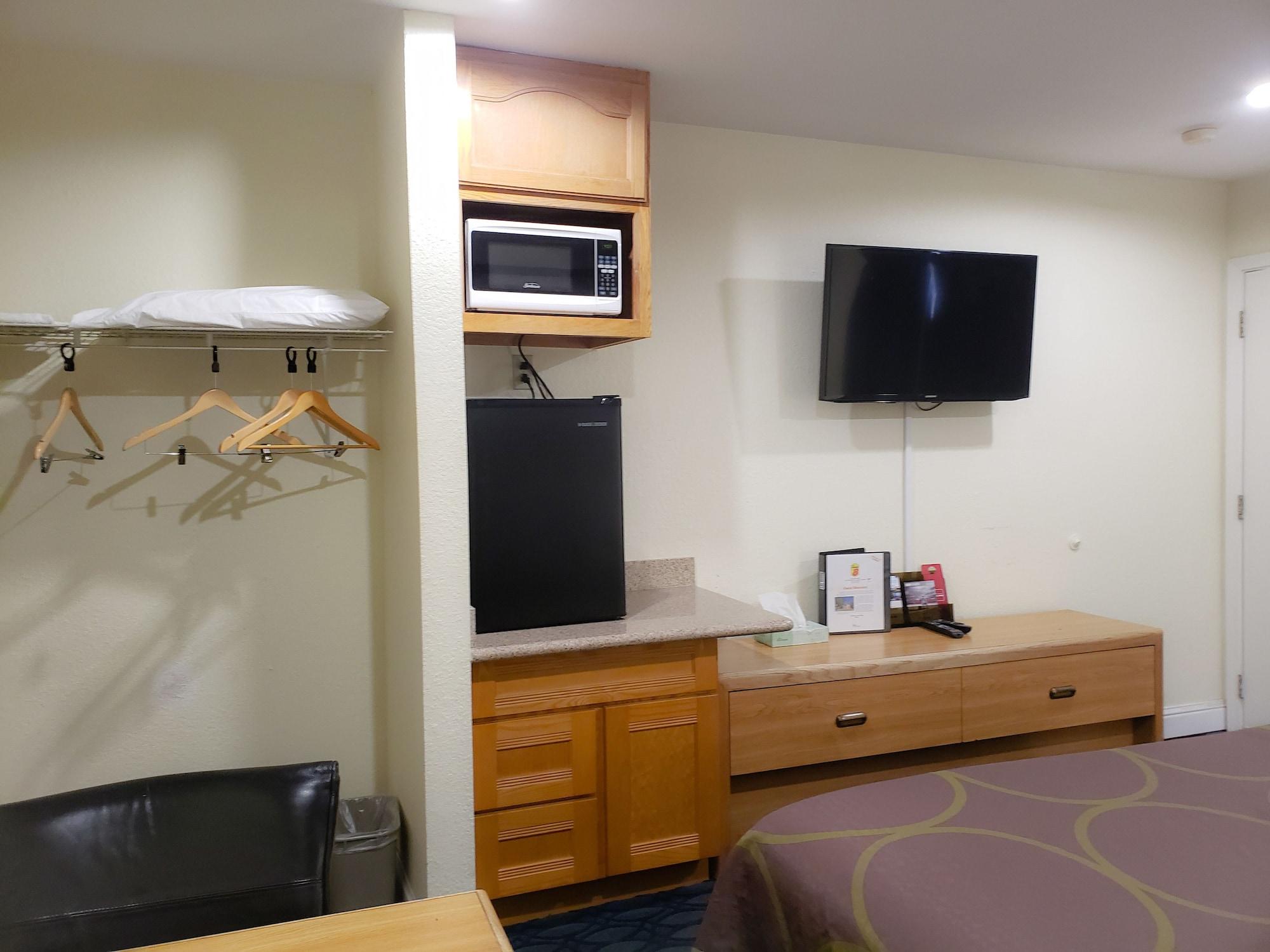 ซูเปอร์ 8 บาย วินด์แฮม ออเบิร์น Hotel ภายนอก รูปภาพ