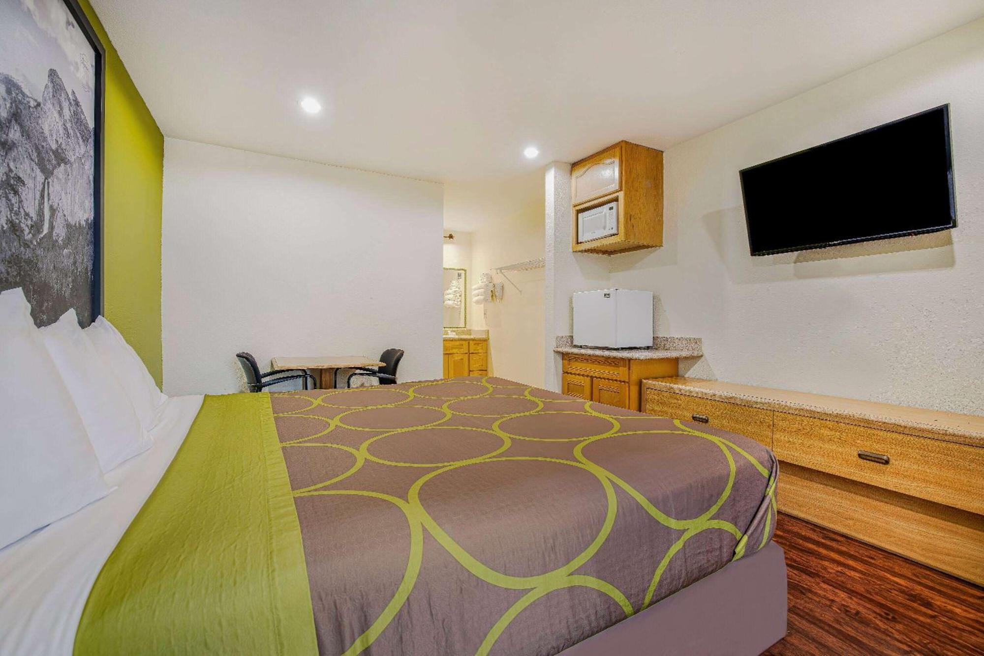 ซูเปอร์ 8 บาย วินด์แฮม ออเบิร์น Hotel ภายนอก รูปภาพ
