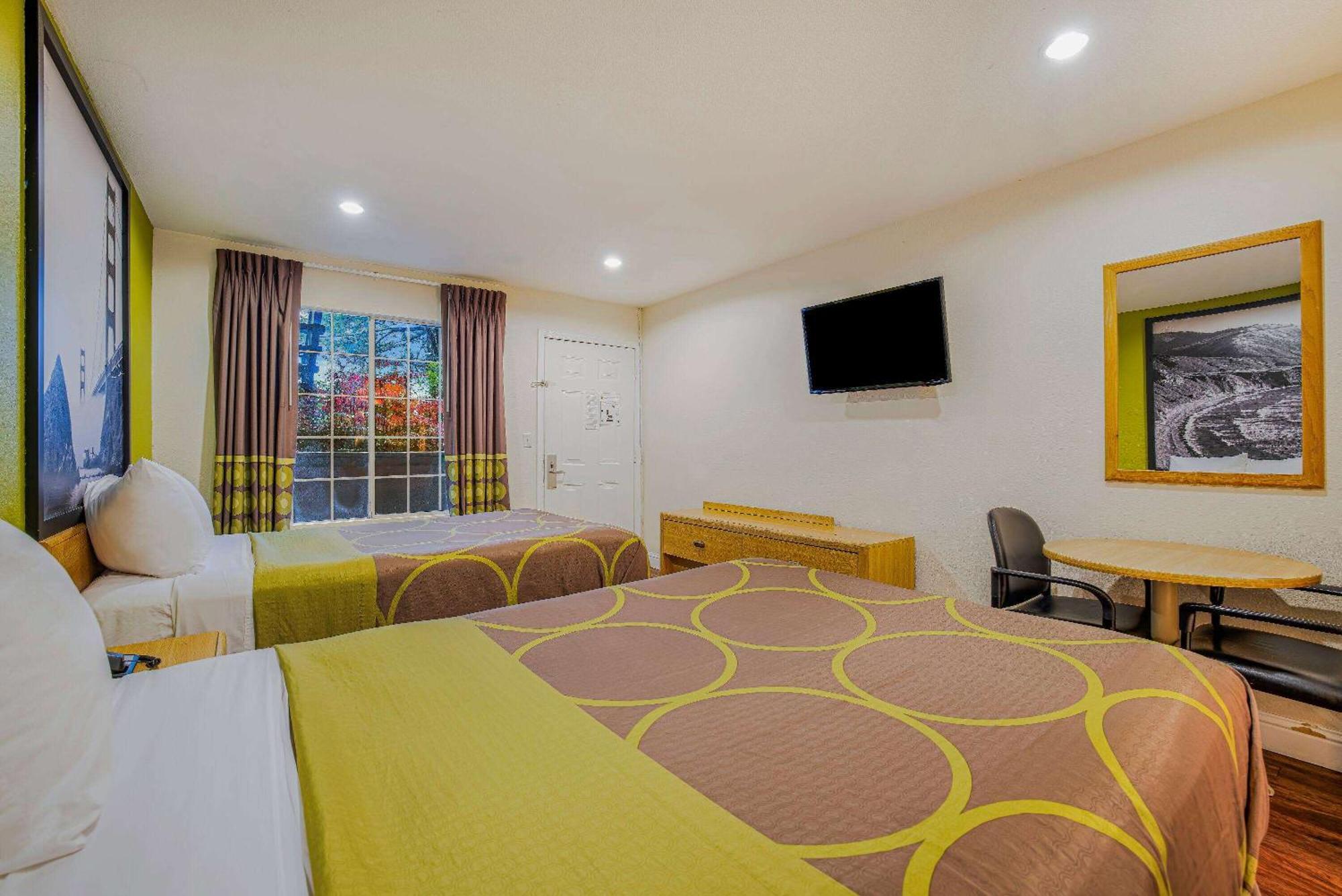 ซูเปอร์ 8 บาย วินด์แฮม ออเบิร์น Hotel ภายนอก รูปภาพ