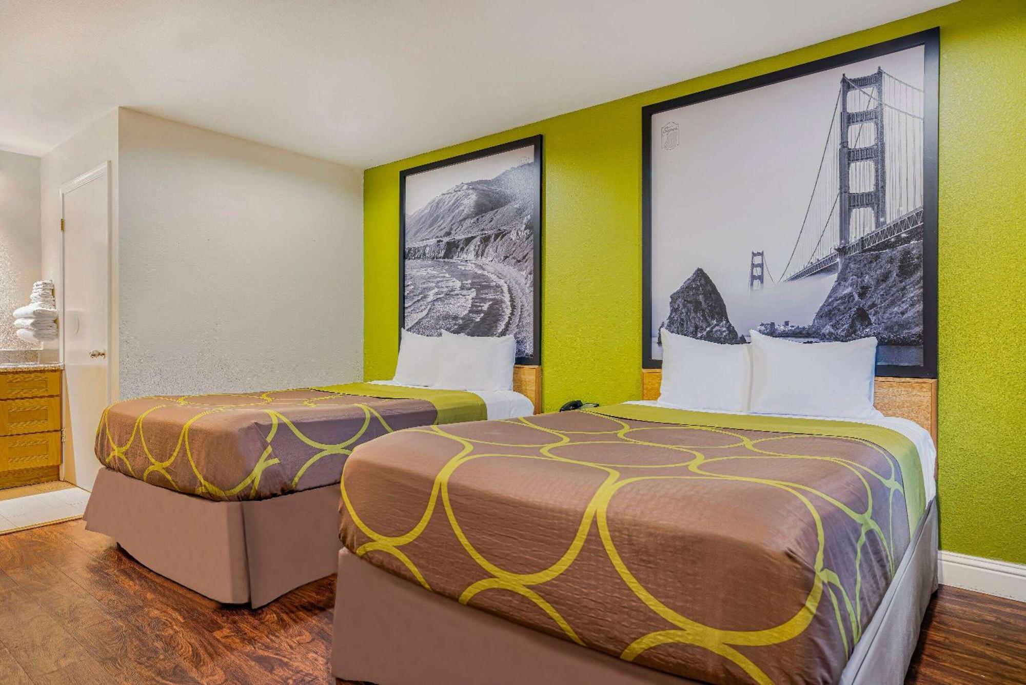 ซูเปอร์ 8 บาย วินด์แฮม ออเบิร์น Hotel ภายนอก รูปภาพ