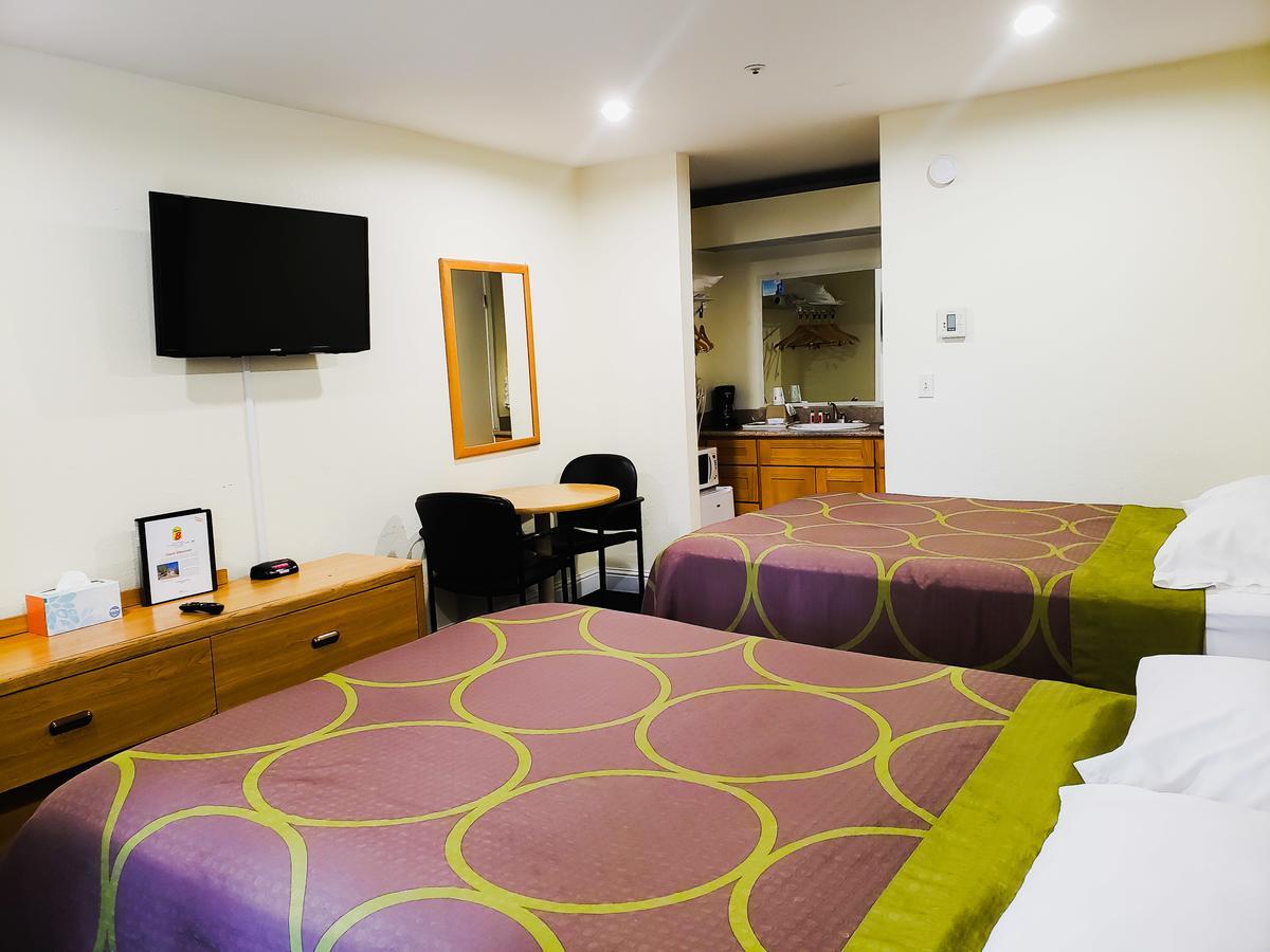 ซูเปอร์ 8 บาย วินด์แฮม ออเบิร์น Hotel ภายนอก รูปภาพ